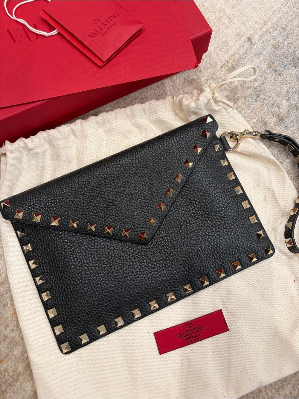 Valentino Garavani Black Pebbled/Grainy Calfskin Leather Wristlet / Clutch - Picture 9 of 13